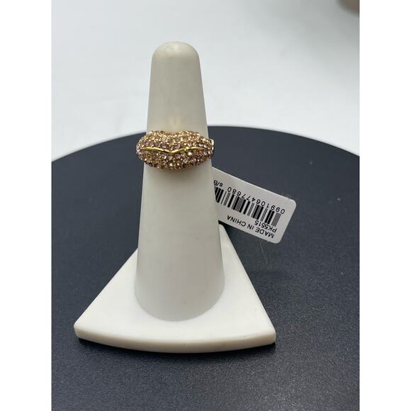 J. Crew Pink Pave Kiss Lips Gold Tone Ring Sz 5 New - Picture 2 of 15